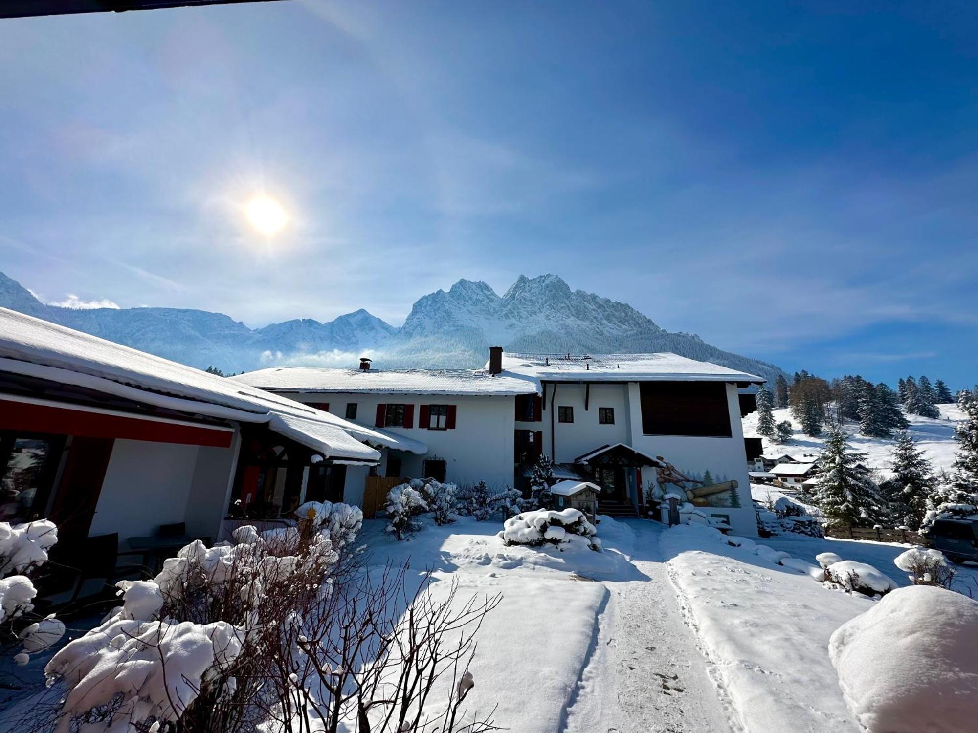 Bayern Resort Hotel - Adults Only - Mit Zugspitzblick - Eibsee-Naehe - Wellnessbereich - Naturpool Im Sommer Grainau Luaran gambar
