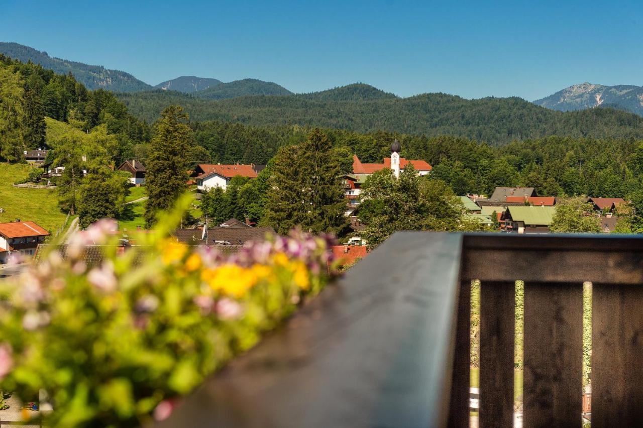 Bayern Resort Hotel - Adults Only - Mit Zugspitzblick - Eibsee-Naehe - Wellnessbereich - Naturpool Im Sommer Grainau Luaran gambar